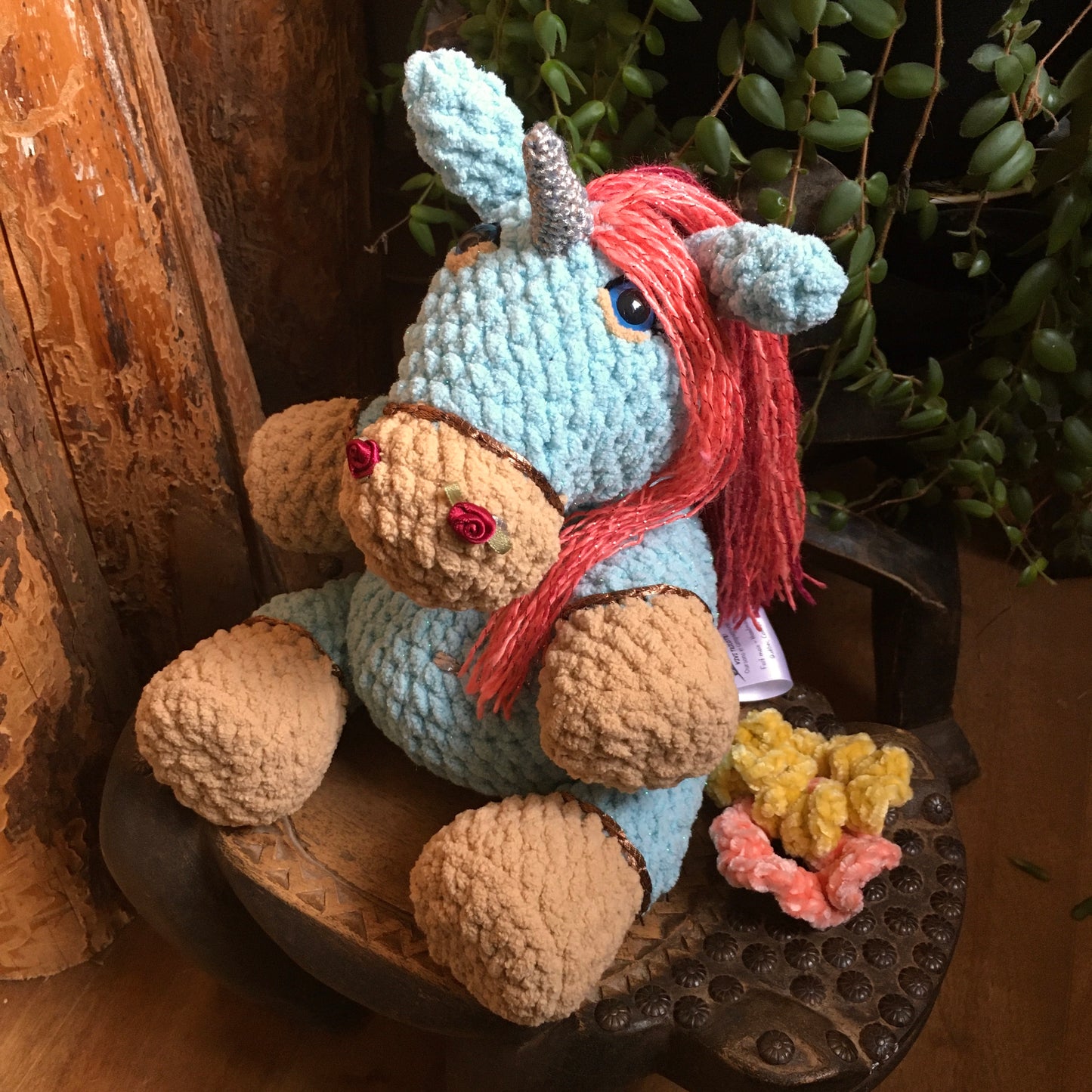 THÉA, LA LICORNE BLING-BLING À COIFFER aux couleurs bleu scintillantes et beige, cadeau unique très girly, Peut être personnalisée en TOUTOU DE NAISSANCE