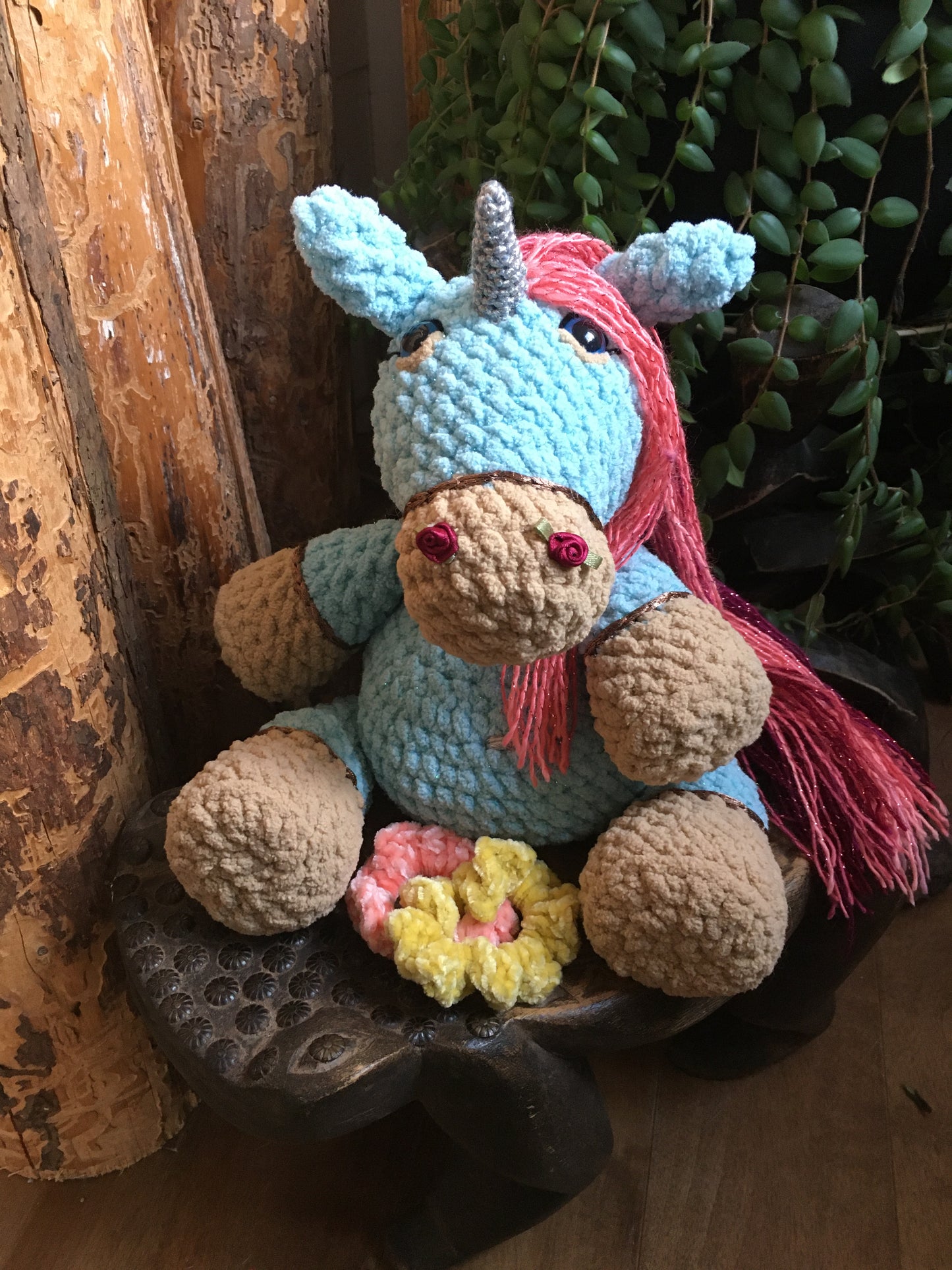 THÉA, LA LICORNE BLING-BLING À COIFFER aux couleurs bleu scintillantes et beige, cadeau unique très girly, Peut être personnalisée en TOUTOU DE NAISSANCE