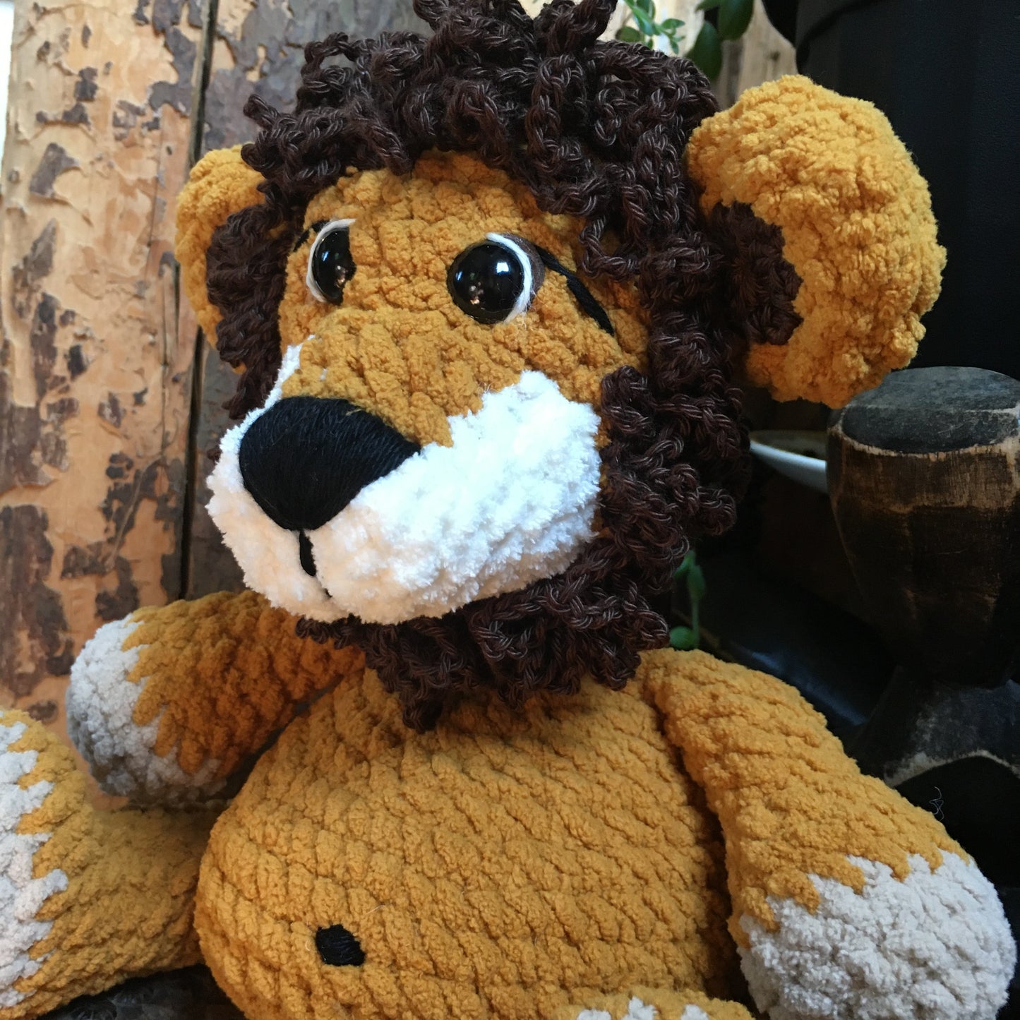 LE ROI LÉON - LION JAUNE à grosse bedaine, peut être personnalisé en toutou de naissance