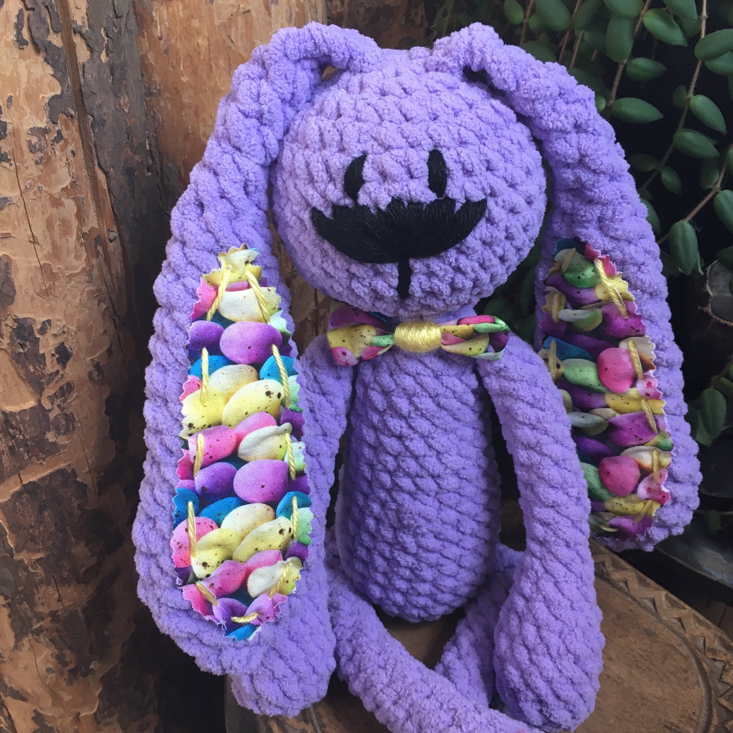 Le LAPIN LILAS aux longues pattes et longues oreilles, le cadeau idéal pour Pâques, Peut être personnalisé en TOUTOU DE NAISSANCE