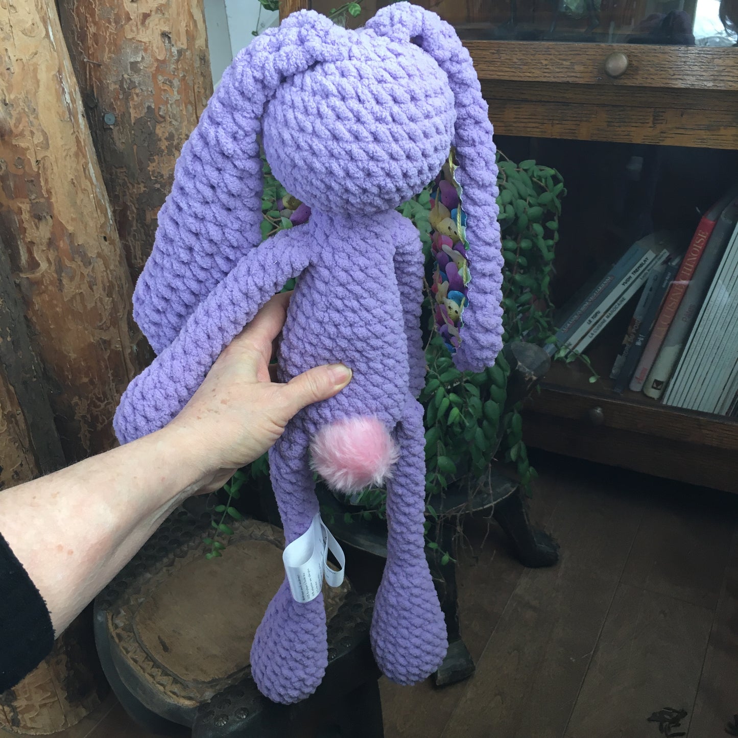 Le LAPIN LILAS aux longues pattes et longues oreilles, le cadeau idéal pour Pâques, Peut être personnalisé en TOUTOU DE NAISSANCE