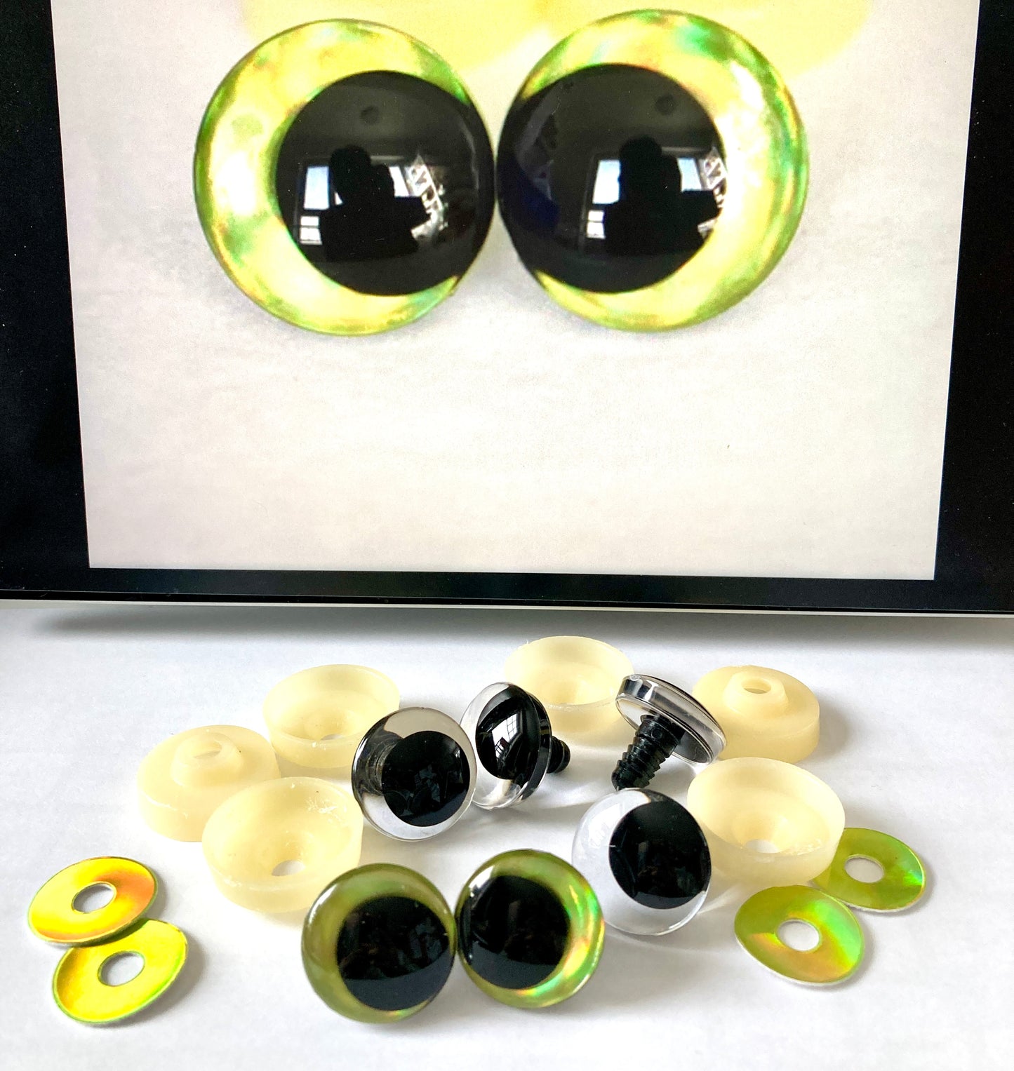 YEUX 3D DEMI-LUNE Jaune-Vert - 14mm - 16mm - 18mm - 20mm - 25mm - 30mm - 35mm