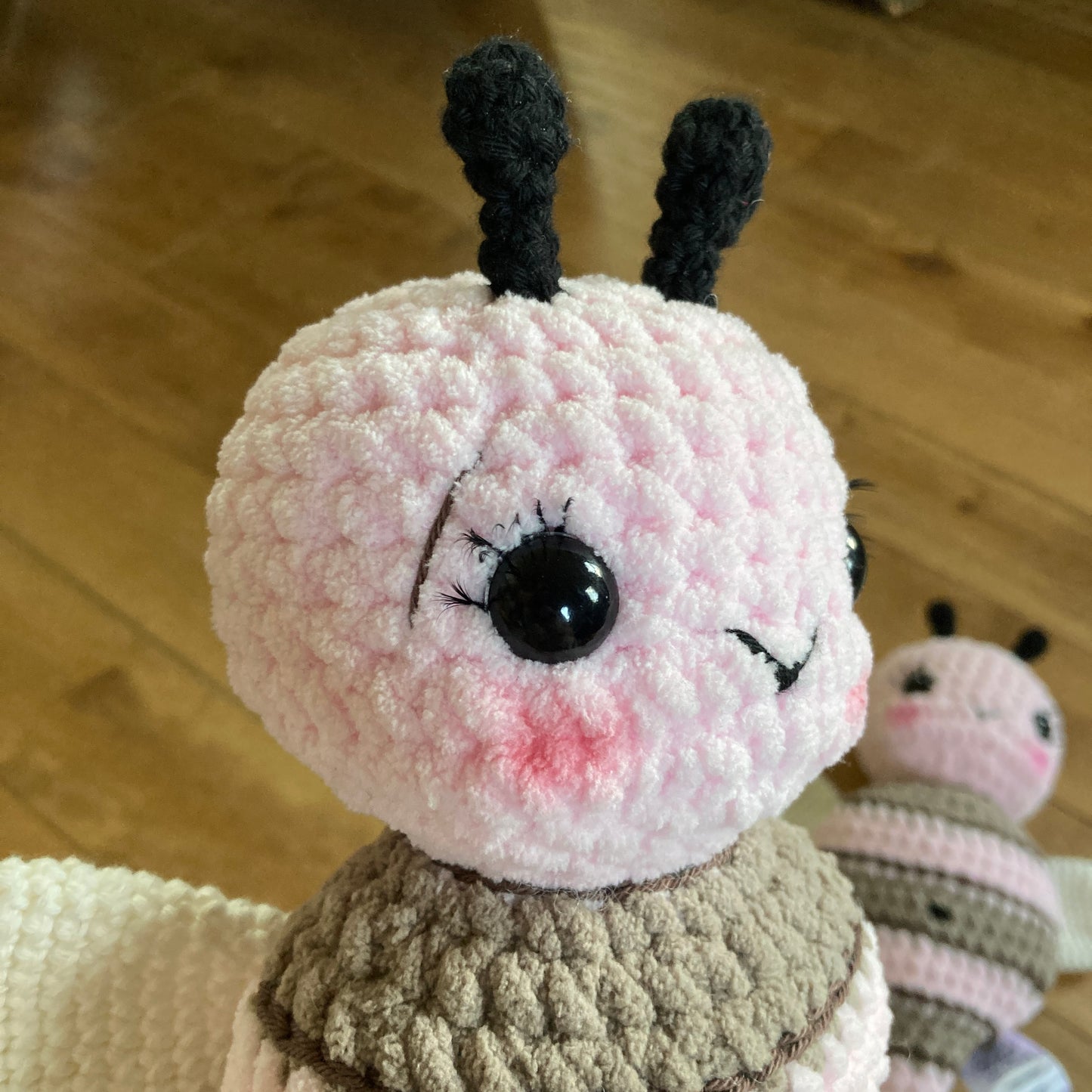 BEEBEE L’ABEILLE rose