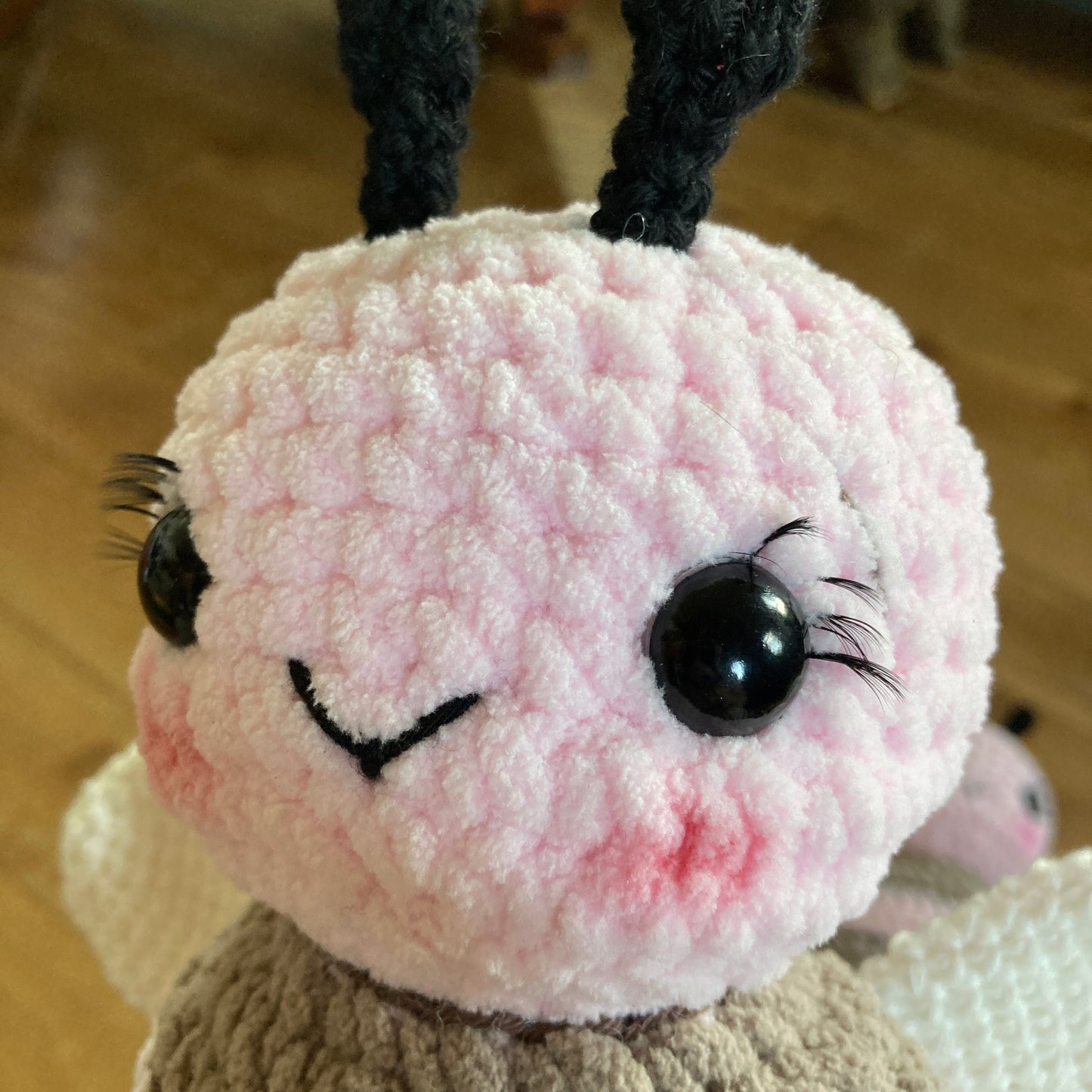 BEEBEE L’ABEILLE rose