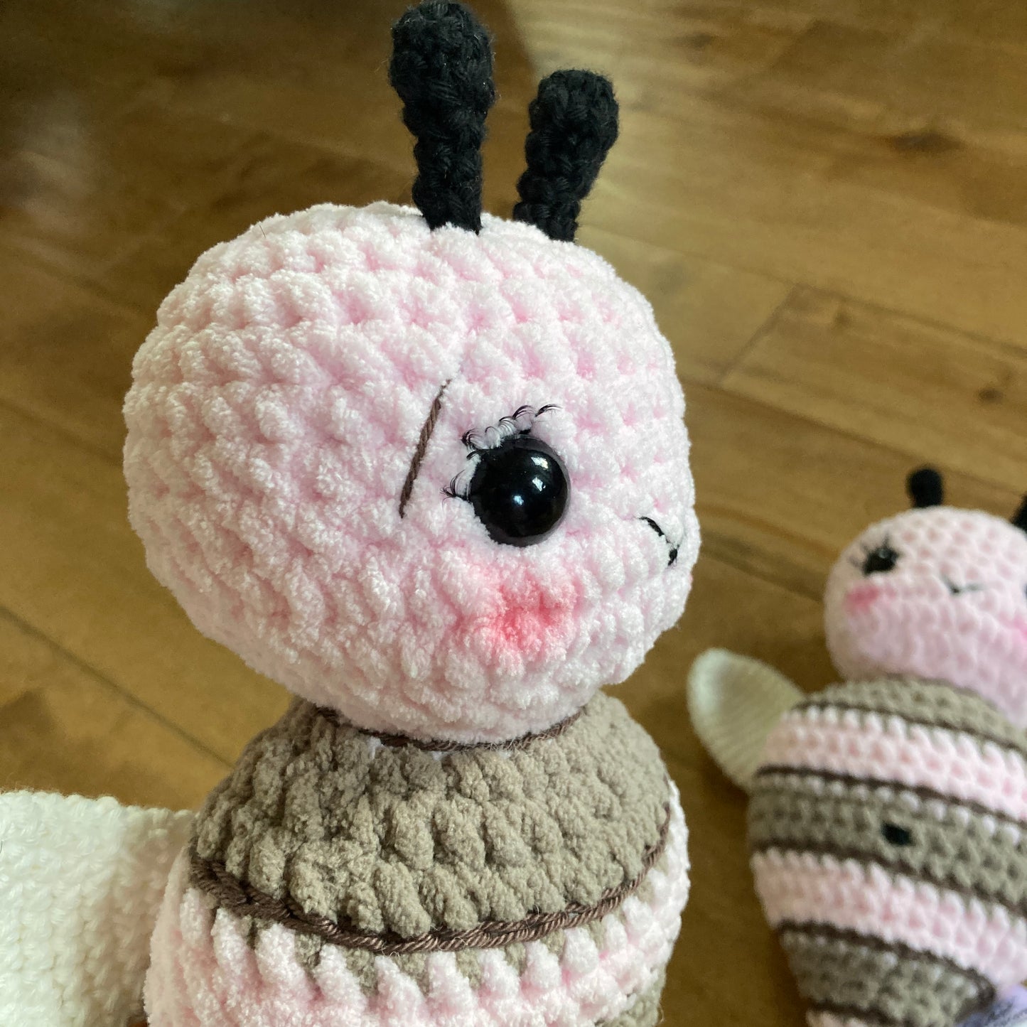 BEEBEE L’ABEILLE rose