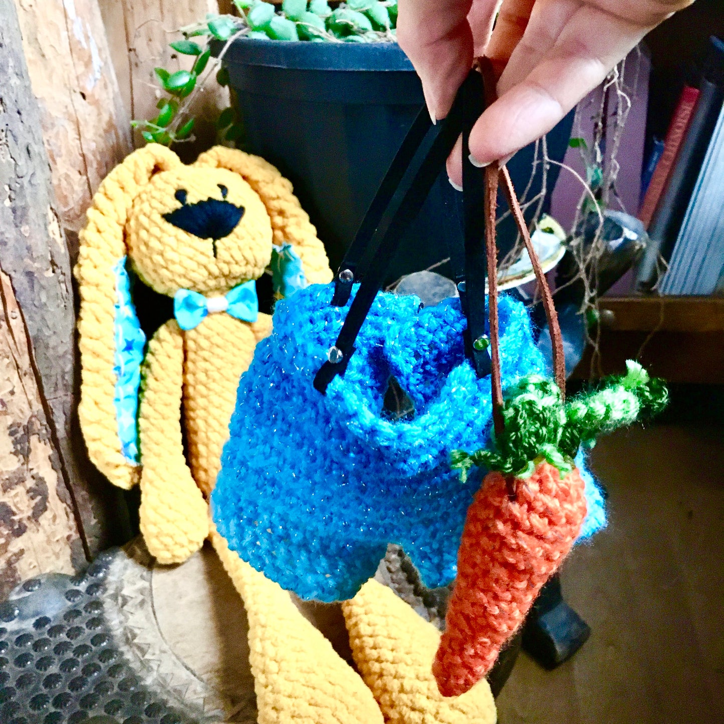 Le LAPIN CULOTTÉ JAUNE SOLEIL - Peut être personnalisé en TOUTOU DE NAISSANCE
