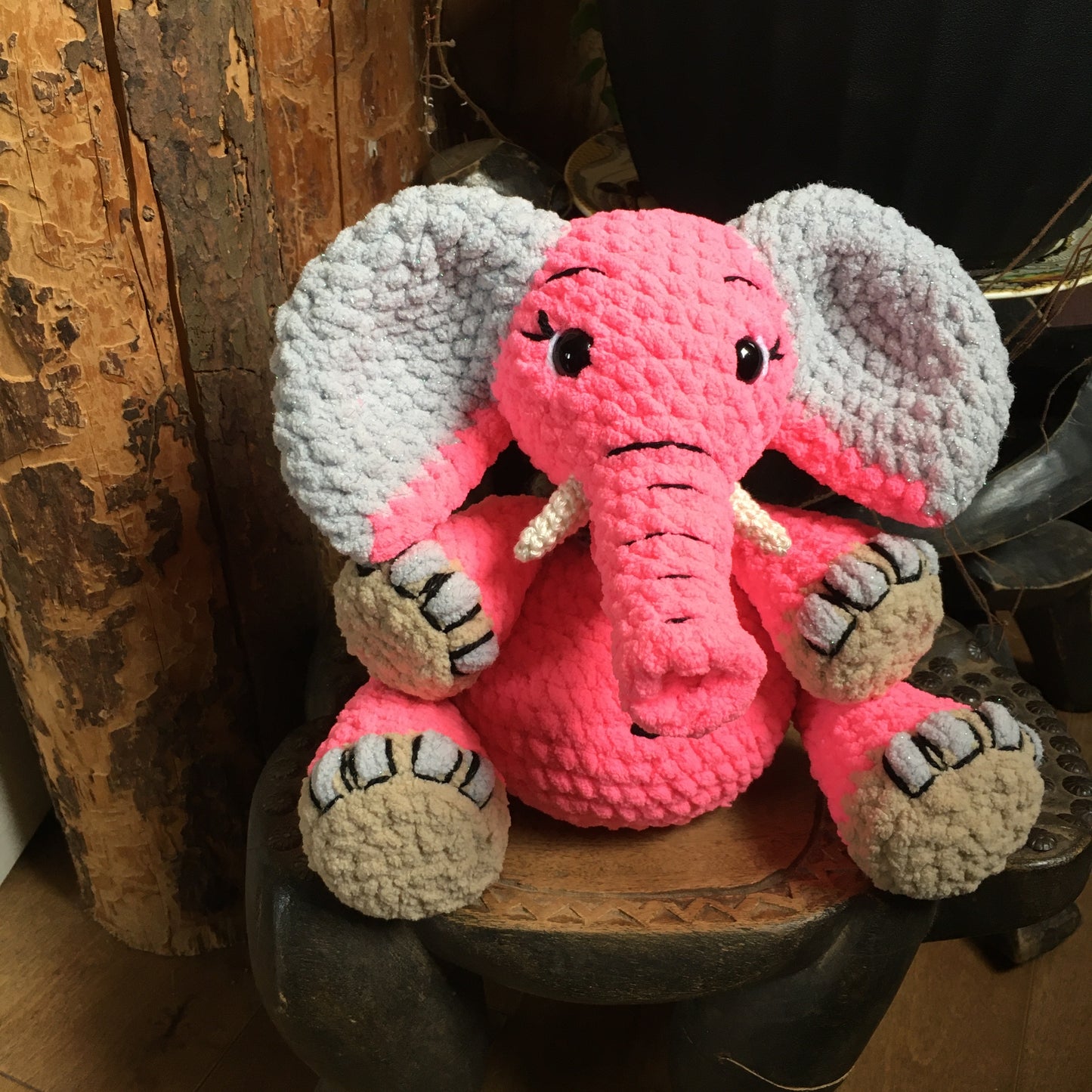 ANGÉLA L’ÉLÉPHANT ROSE à grosse bedaine, peut être personnalisé en TOUTOU DE NAISSANCE