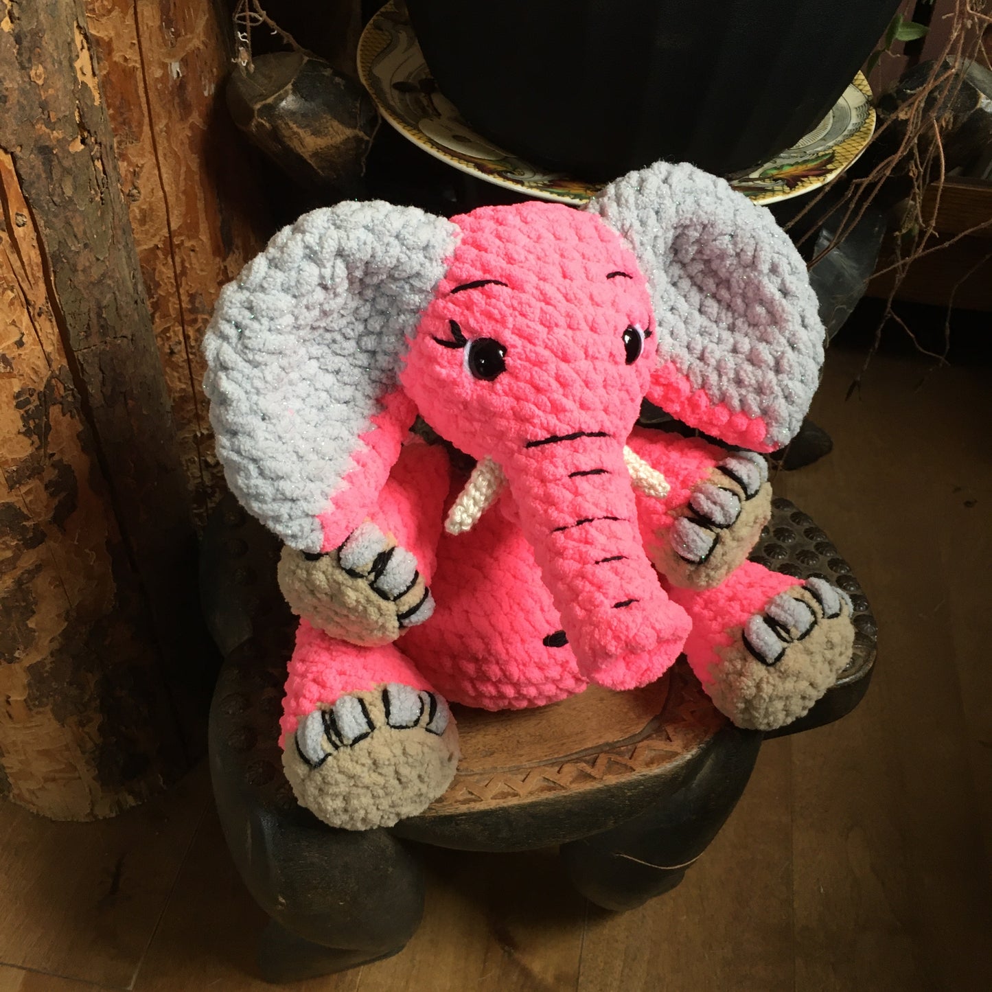 ANGÉLA L’ÉLÉPHANT ROSE à grosse bedaine, peut être personnalisé en TOUTOU DE NAISSANCE