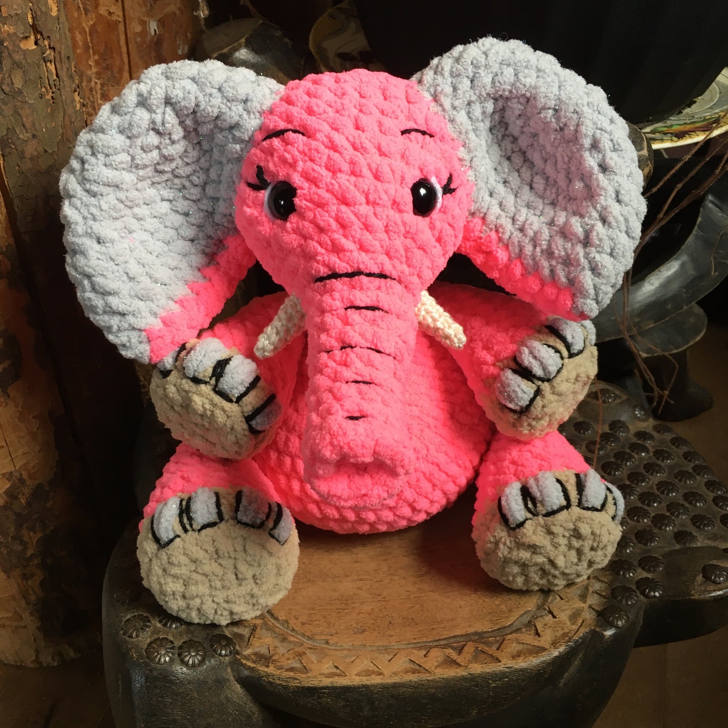 ANGÉLA L’ÉLÉPHANT ROSE à grosse bedaine, peut être personnalisé en TOUTOU DE NAISSANCE