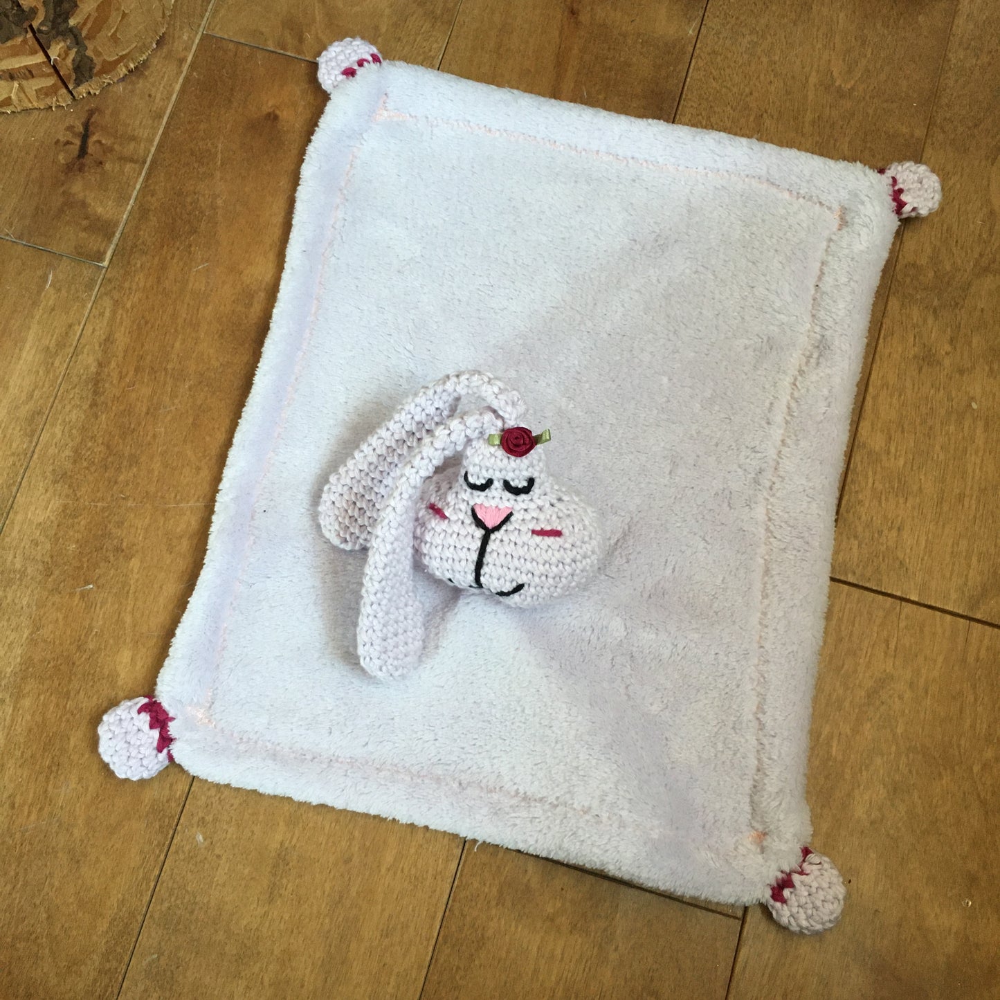 Lapin PINPIN le toutout-doudou hochet, Patron au crochet à télécharger, PDF Français et Anglais