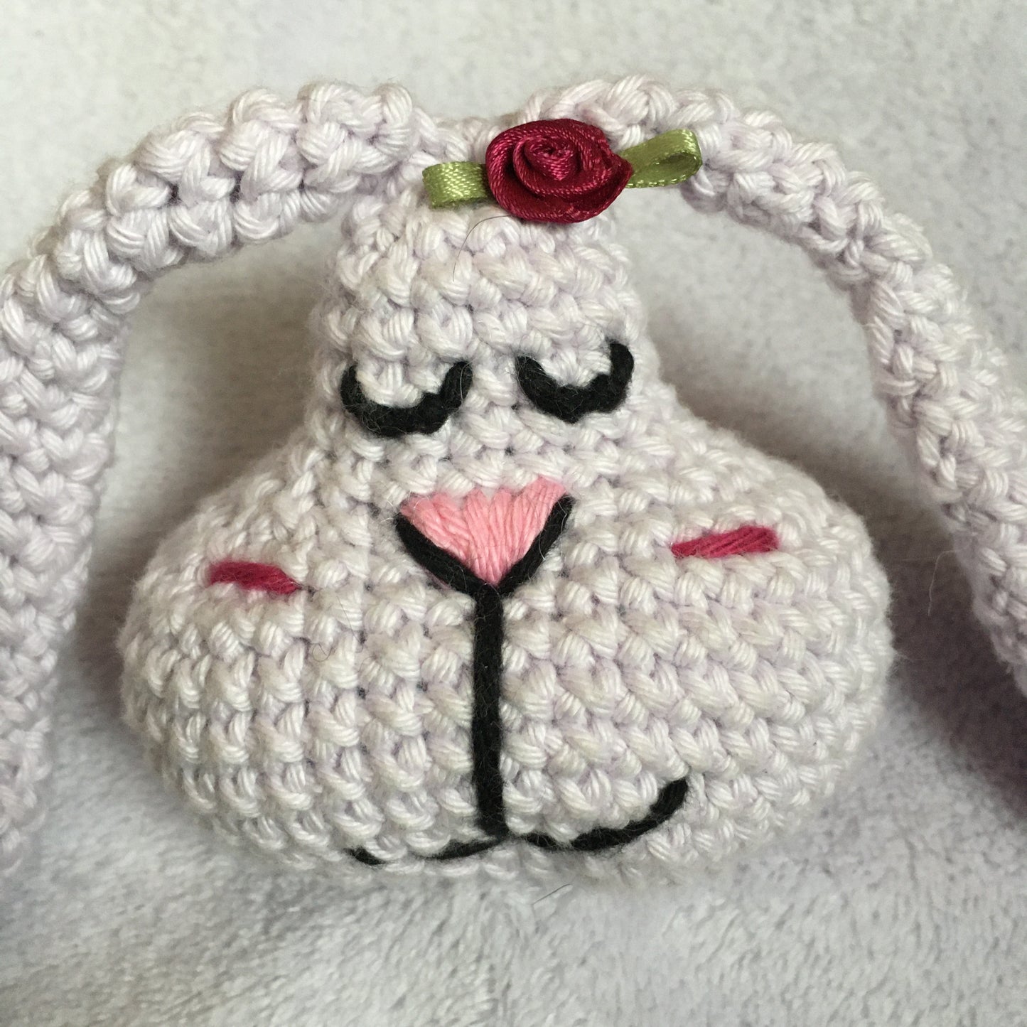 Lapin PINPIN le toutout-doudou hochet, Patron au crochet à télécharger, PDF Français et Anglais