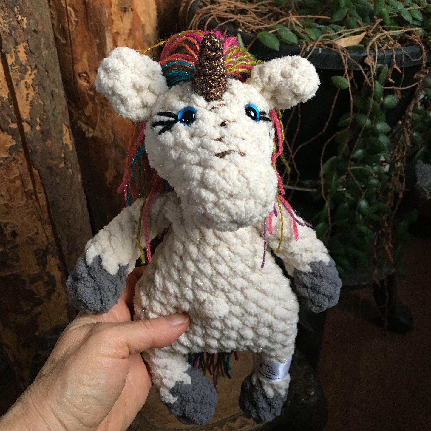 La PETITE LICORNE À COIFFER toute scintillante (Crème et grise)
