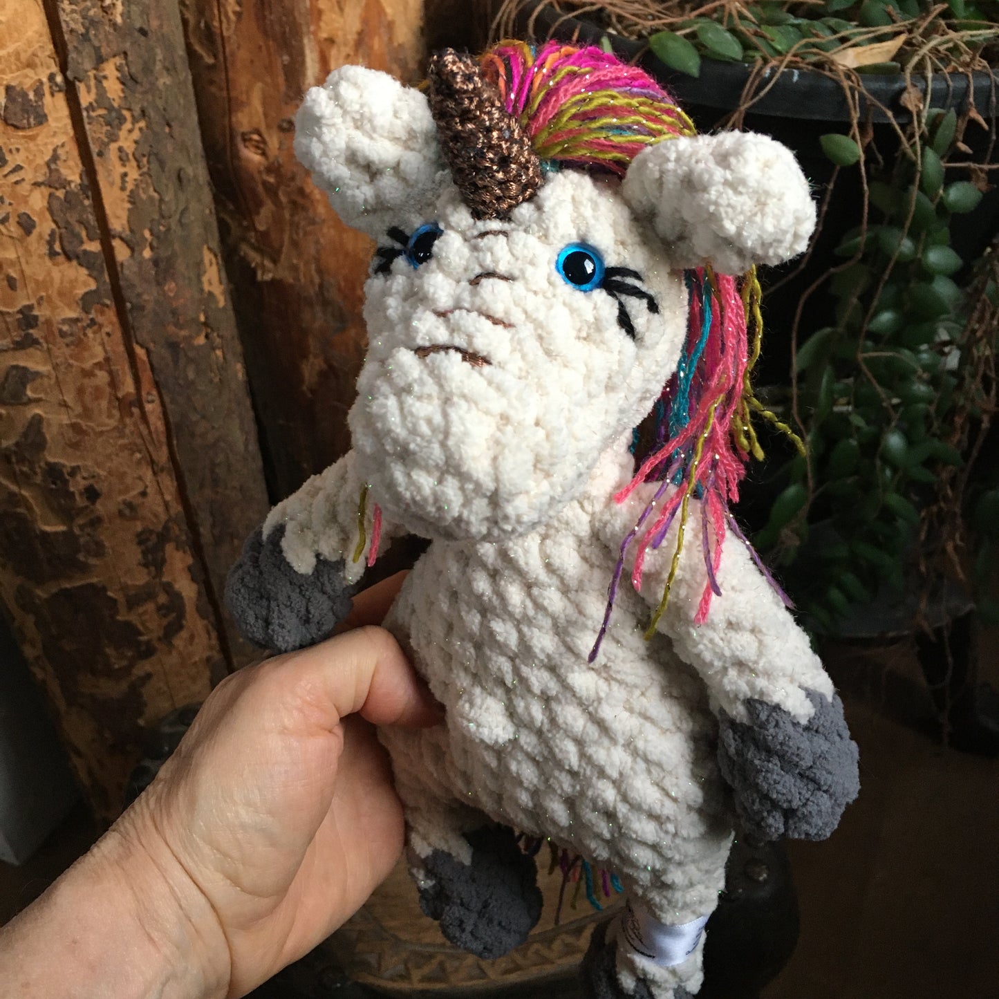 La PETITE LICORNE À COIFFER toute scintillante (Crème et grise)
