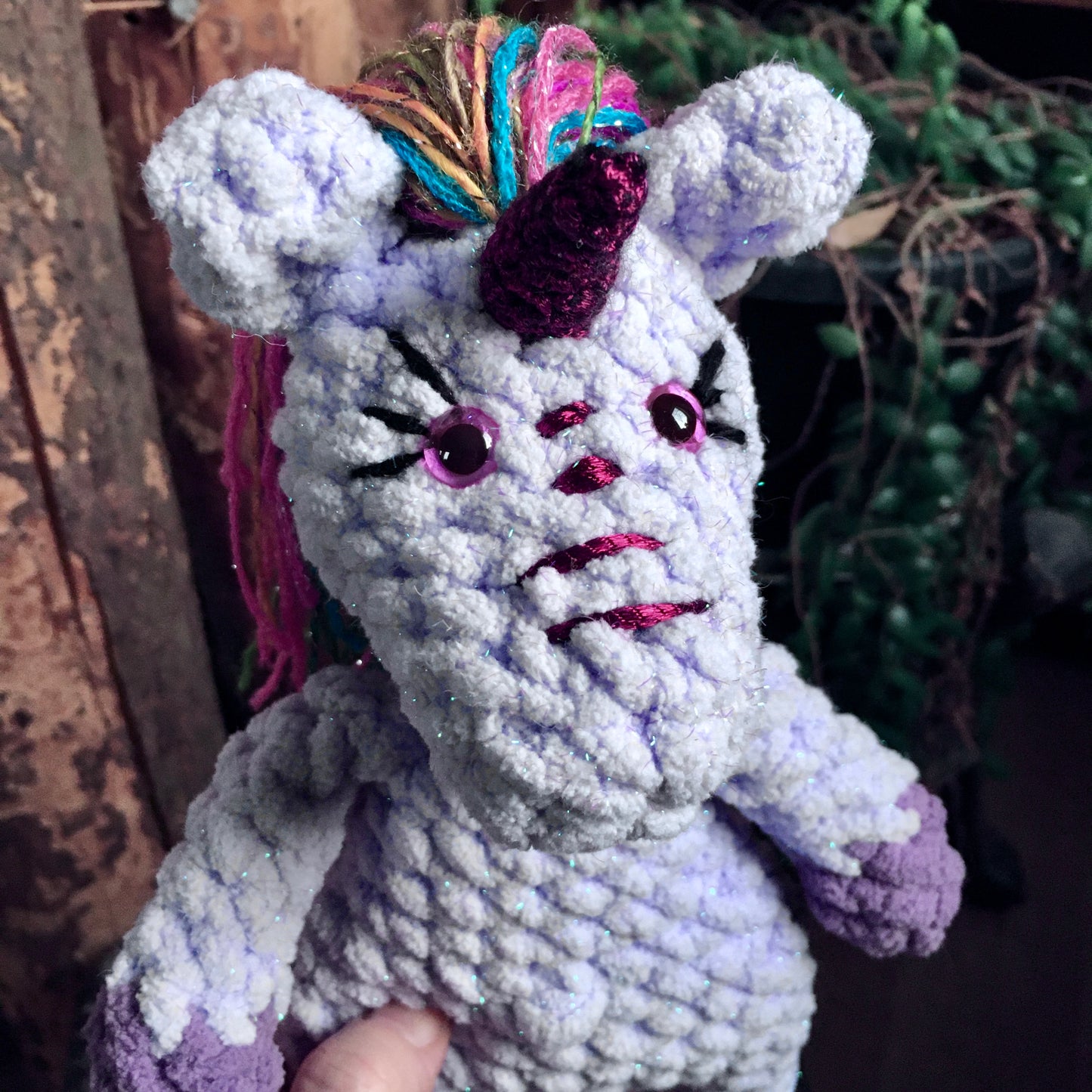 La PETITE LICORNE À COIFFER toute scintillante (Lilas et mauve)