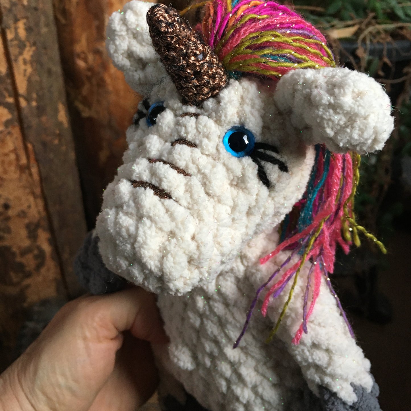 La PETITE LICORNE À COIFFER toute scintillante (Crème et grise)