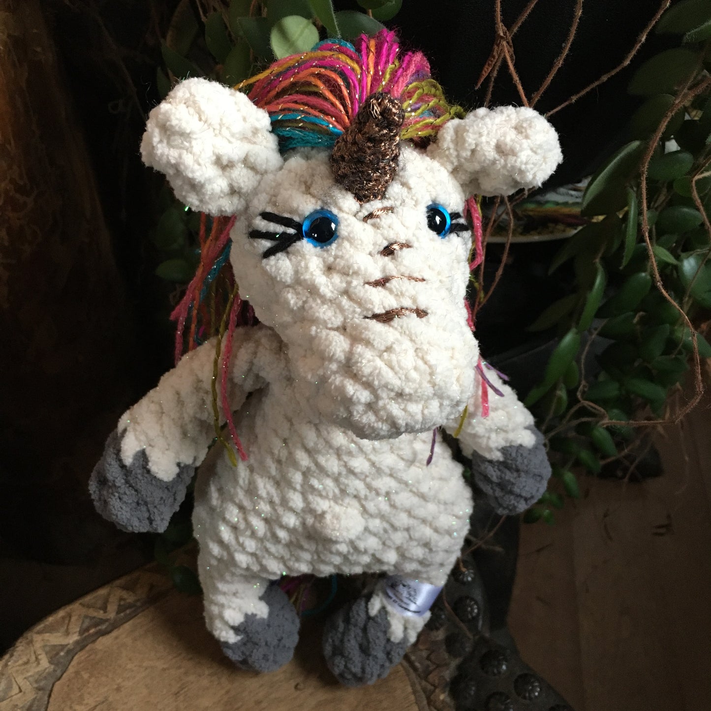 La PETITE LICORNE À COIFFER toute scintillante (Crème et grise)