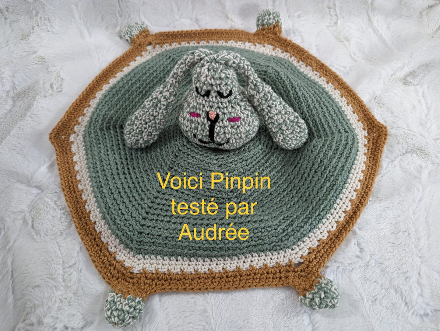 Lapin PINPIN le toutout-doudou hochet, Patron au crochet à télécharger, PDF Français et Anglais
