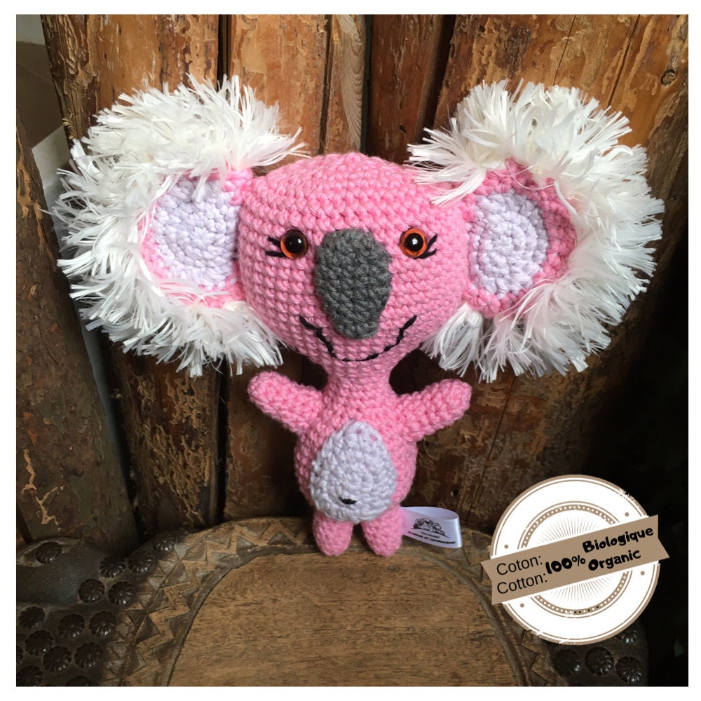 Prêt à partir, peluche koala d’humeur joyeuse, koala rose et lilas confectionné en coton biologique