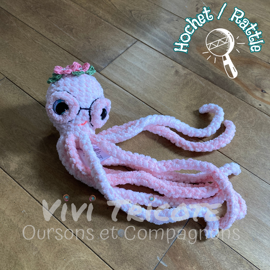 OLLIE LA PIEUVRE Rose bébé - Amigurumi HOCHET avec MAGNIFIQUES YEUX IRIDESCENTS BLEU (#1054)
