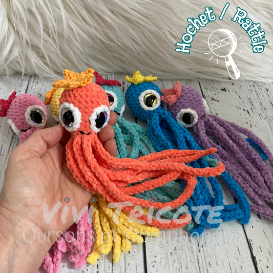 MINI OLLIE LA PIEUVRE - Darling Orange - Amigurumi HOCHET avec MAGNIFIQUES YEUX IRIDESCENTS BLEU (#1063)