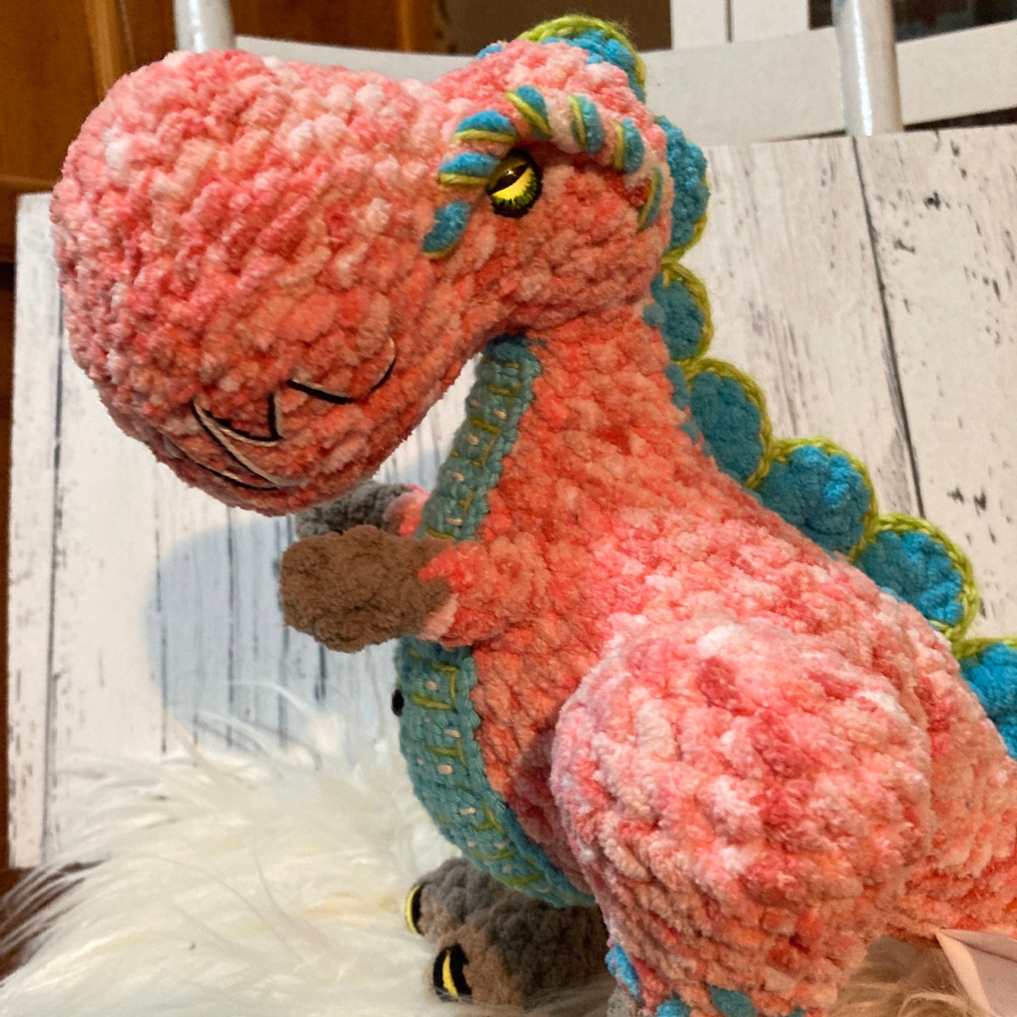 REX LE T-REX ROSE-CORAIL à grosse bedaine, peut être personnalisé en TOUTOU DE NAISSANCE (#1129)