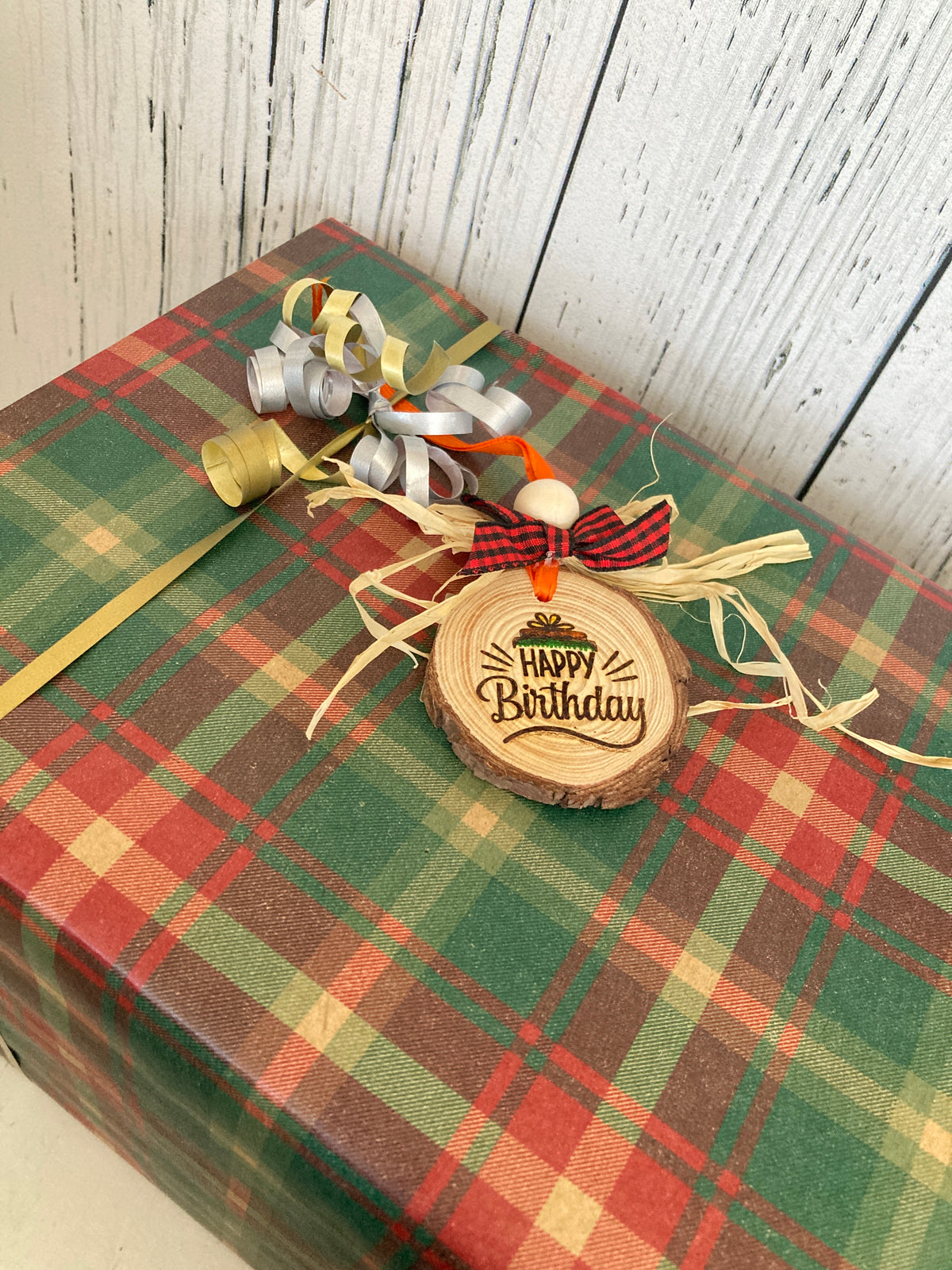 HAPPY BIRTHDAY - WOODEN LOG ORNAMENT (5-6 cm)