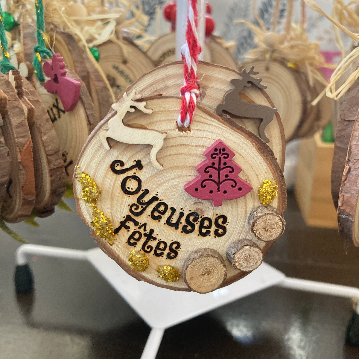 JOYEUSES FÊTES (cerf-sapin) - ORNEMENT en BOIS gravé