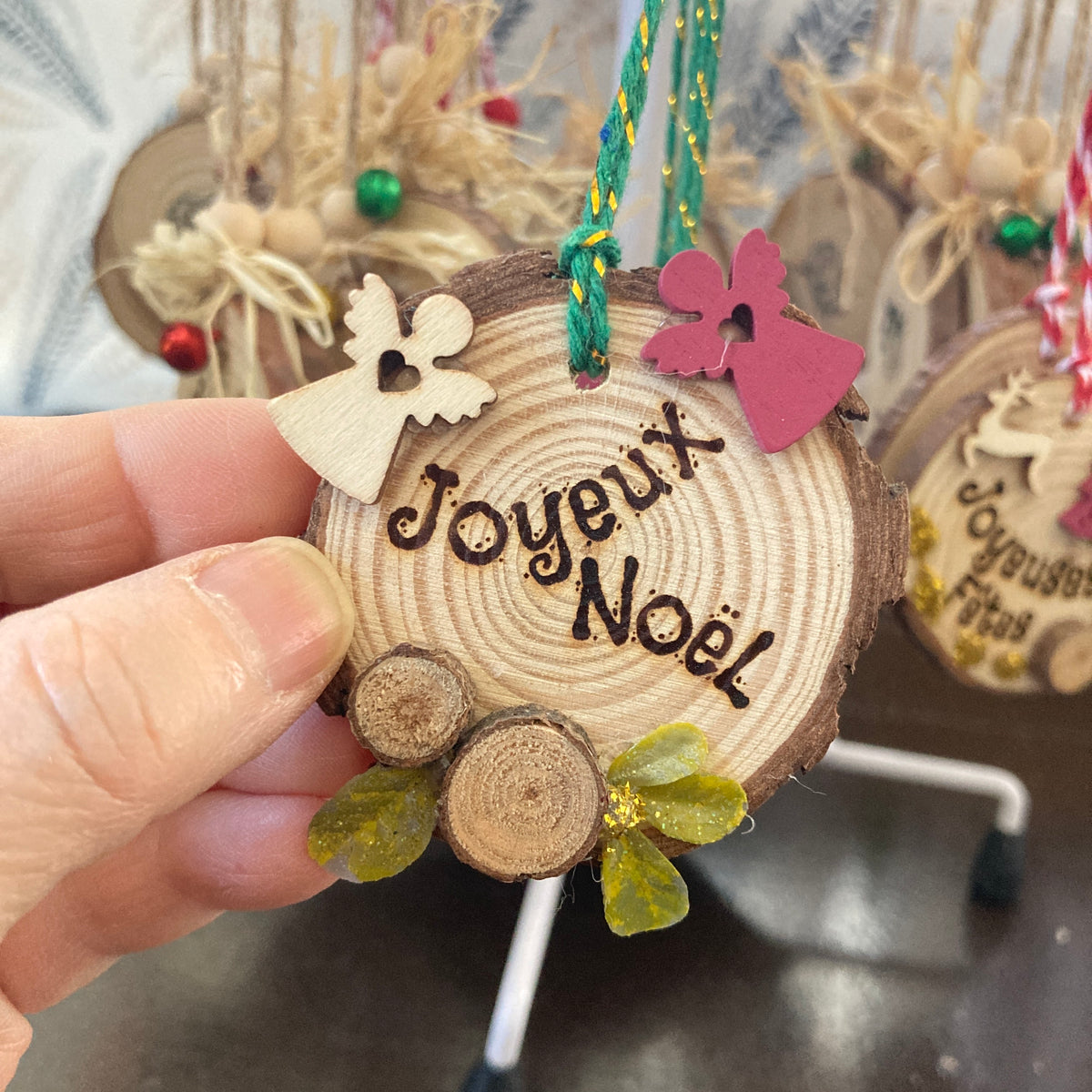JOYEUX NOËL (ange) - ORNEMENT en BOIS gravé