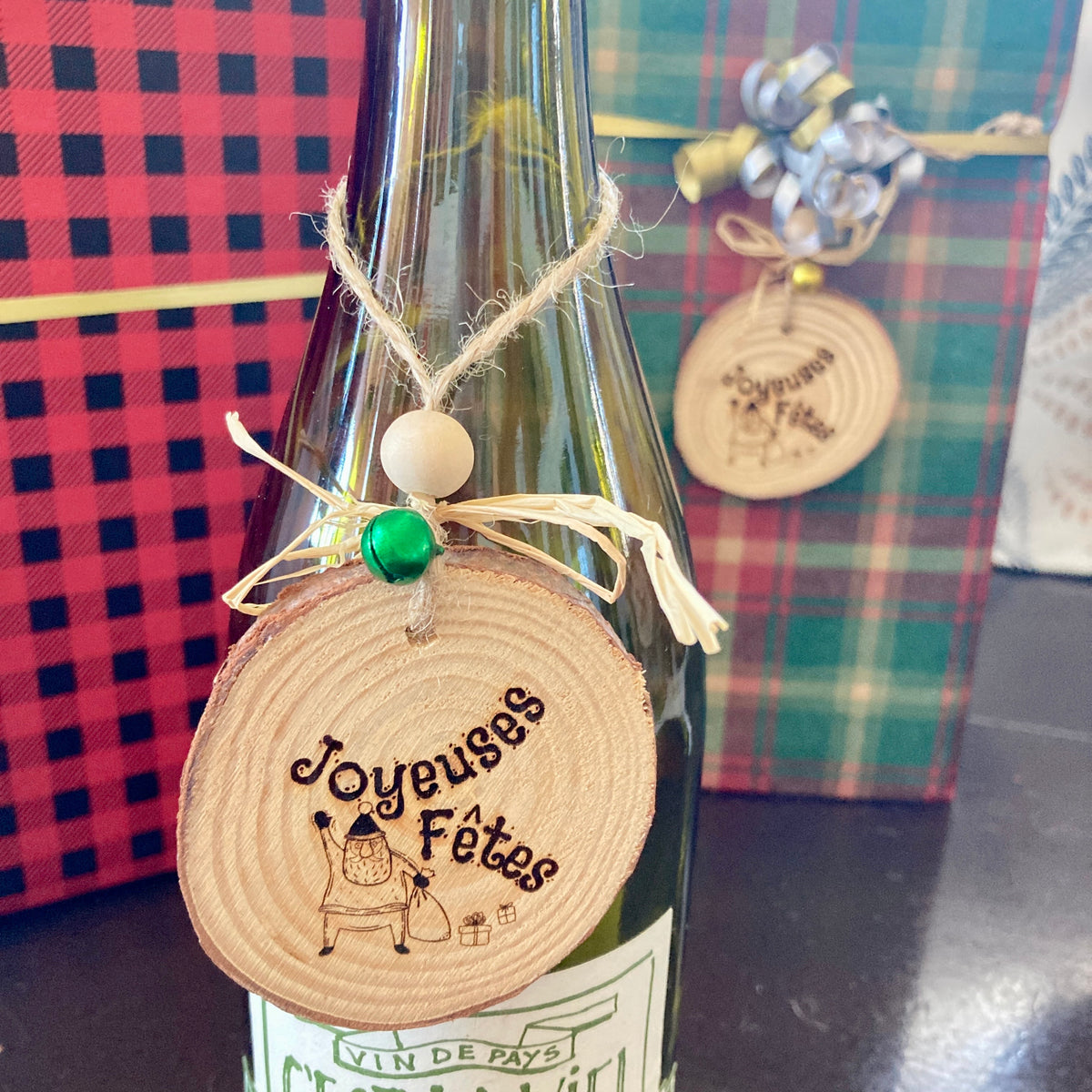JOYEUSES FÊTES (père-Noël) - ORNEMENT en BOIS gravé