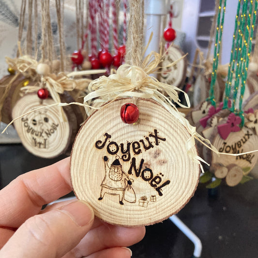 JOYEUX NOËL (Père-Noël) - ORNEMENT en BOIS gravé