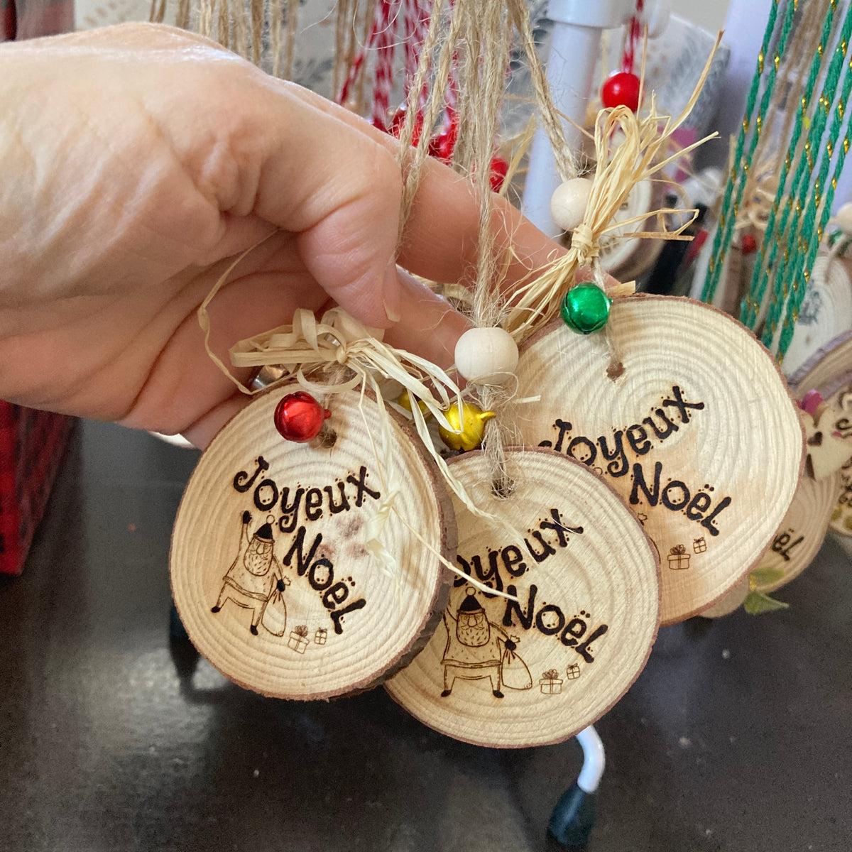 JOYEUX NOËL (Père-Noël) - ORNEMENT en BOIS gravé