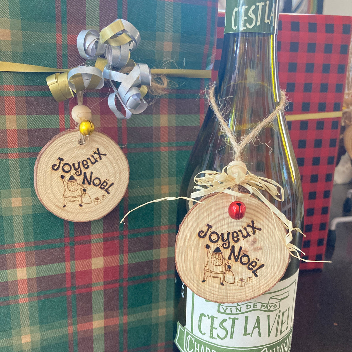 JOYEUX NOËL (Père-Noël) - ORNEMENT en BOIS gravé