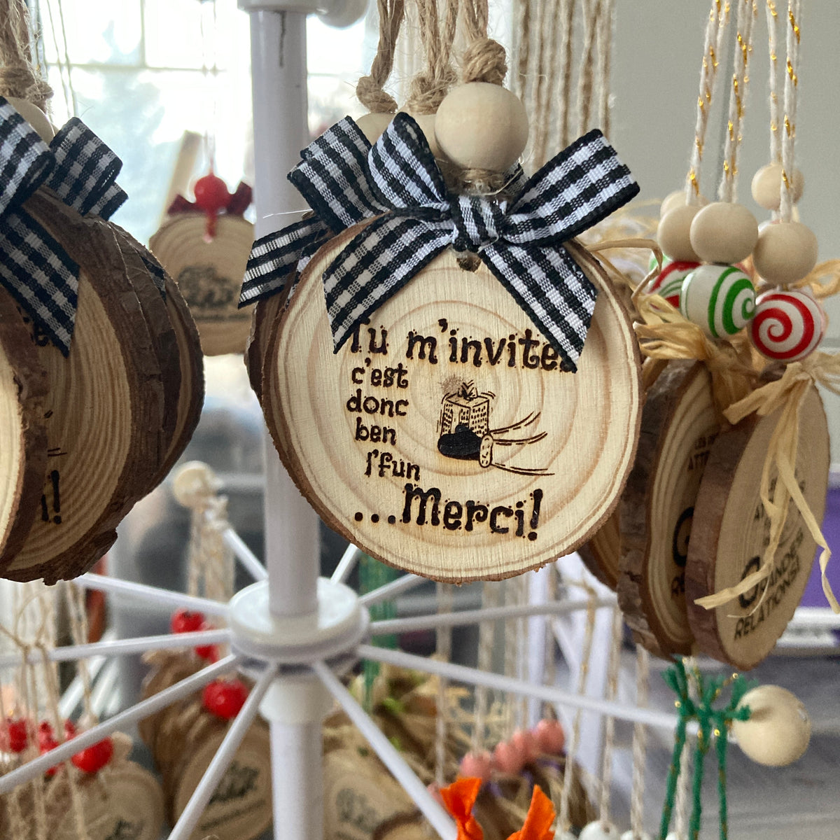 YOU'RE INVITING ME, THAT'S REALLY FUN... THANKS! - WOODEN LOG ORNAMENT (5-6 cm)