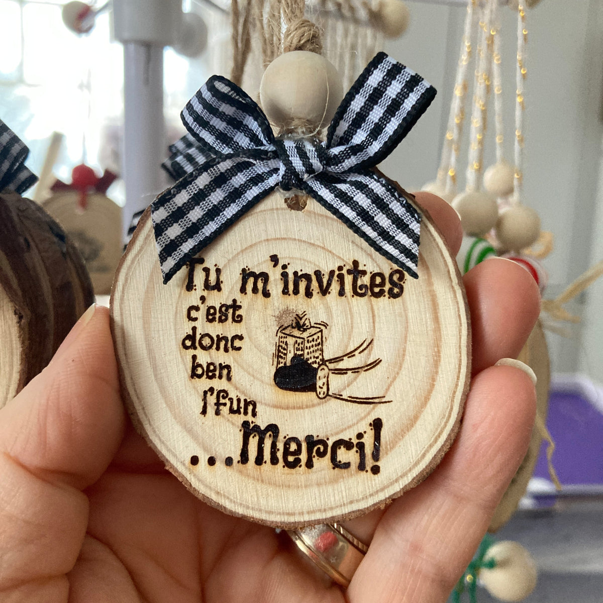 YOU'RE INVITING ME, THAT'S REALLY FUN... THANKS! - WOODEN LOG ORNAMENT (5-6 cm)