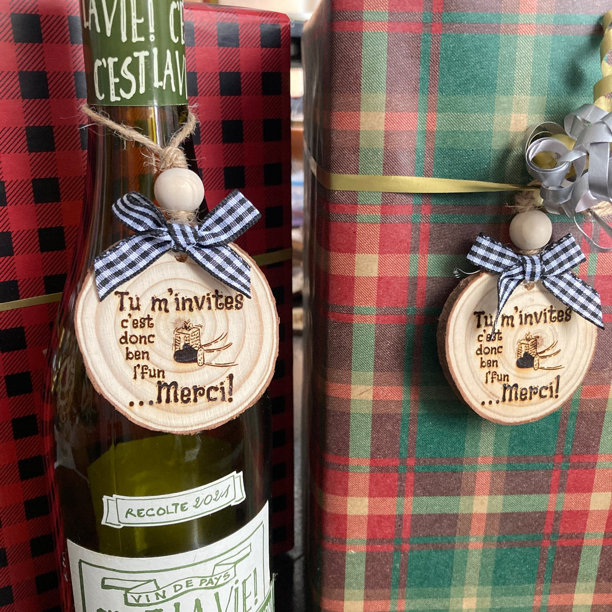 YOU'RE INVITING ME, THAT'S REALLY FUN... THANKS! - WOODEN LOG ORNAMENT (5-6 cm)