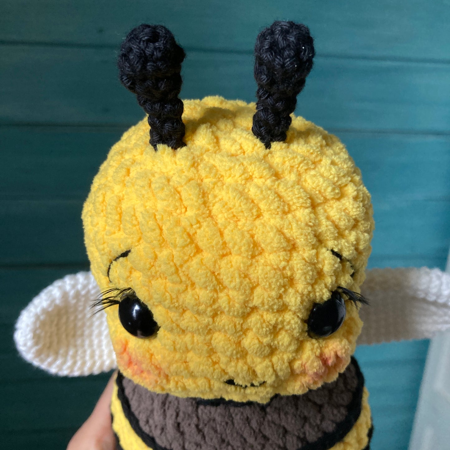 BEEBEE THE BEE in traditional colors