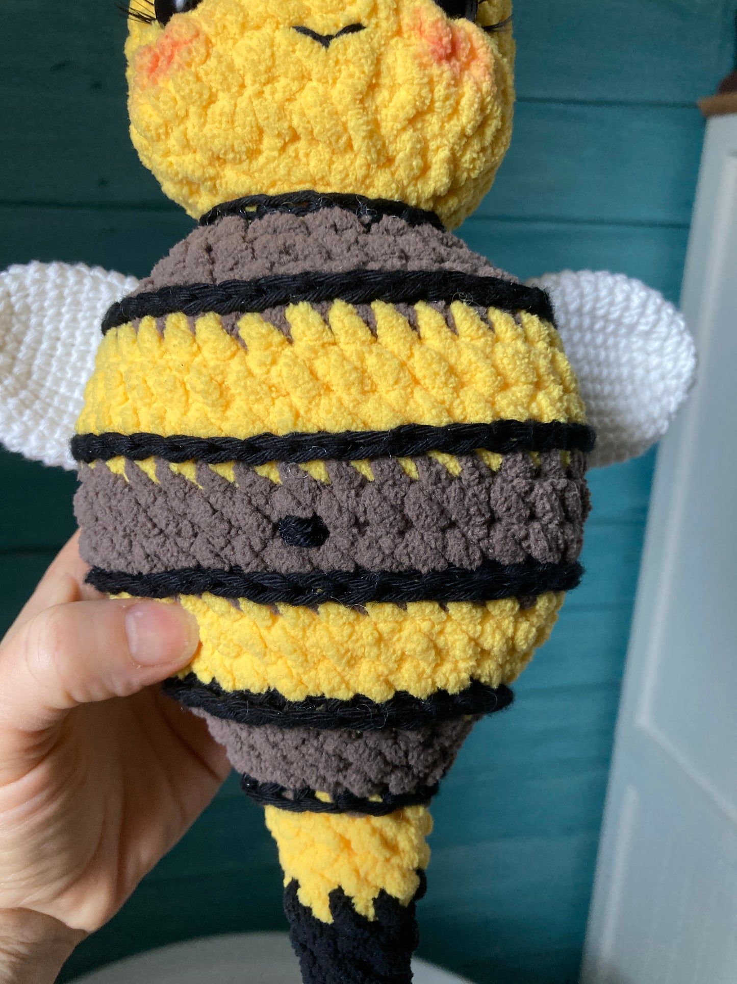 BEEBEE L’ABEILLE aux couleur traditionnelles