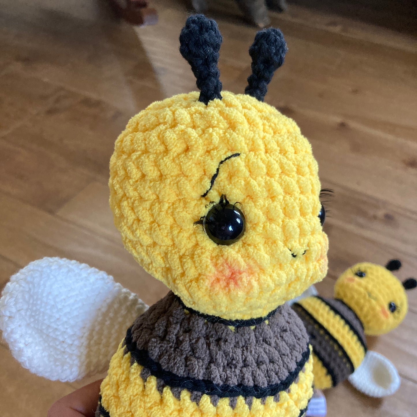 BEEBEE L’ABEILLE aux couleur traditionnelles