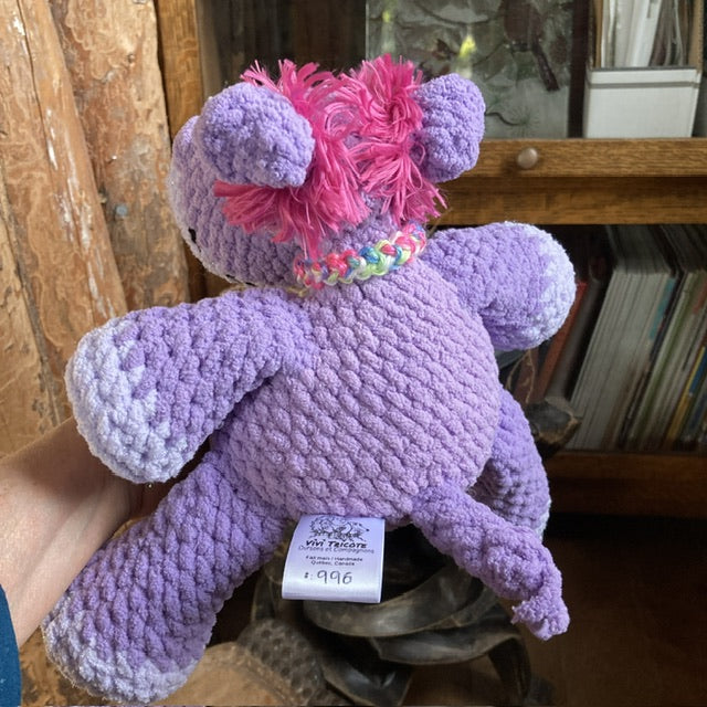 VIOLETTE L’HIPPOPOTAME LILAS avec yeux orangés/bleu, Peut être personnalisé en PELUCHE DE NAISSANCE