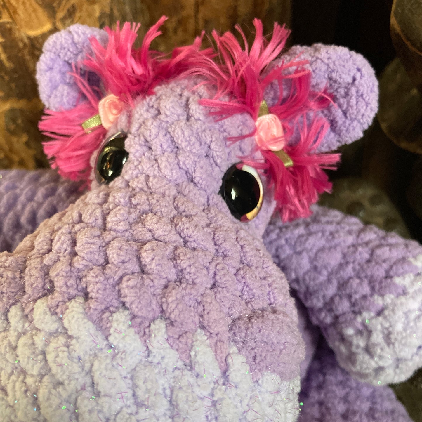 VIOLETTE L’HIPPOPOTAME LILAS avec yeux jaune/vert, Peut être personnalisé en TOUTOU DE NAISSANCE