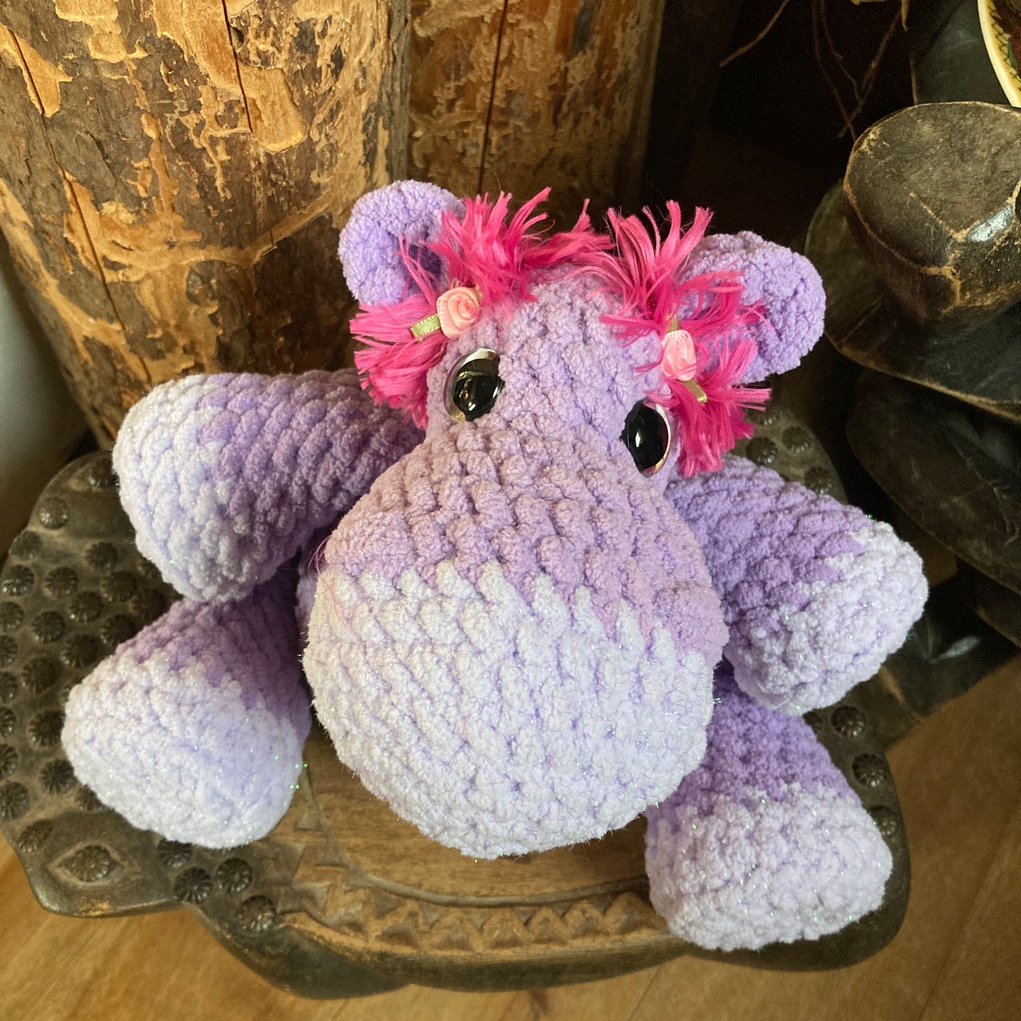 VIOLETTE L’HIPPOPOTAME LILAS avec yeux orangés/bleu, Peut être personnalisé en PELUCHE DE NAISSANCE