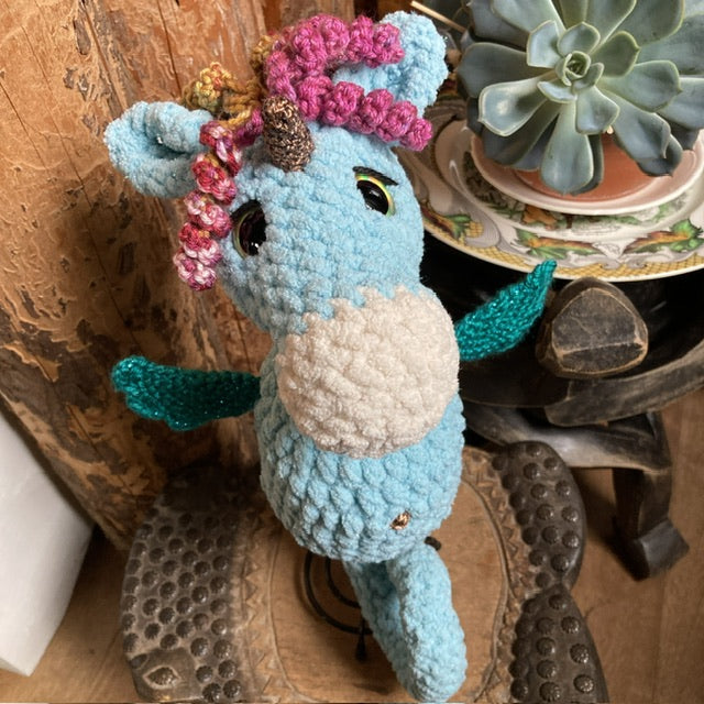 THE SPARKLING UNICORN, the little curly sea unicorn with pretty aquatic colors