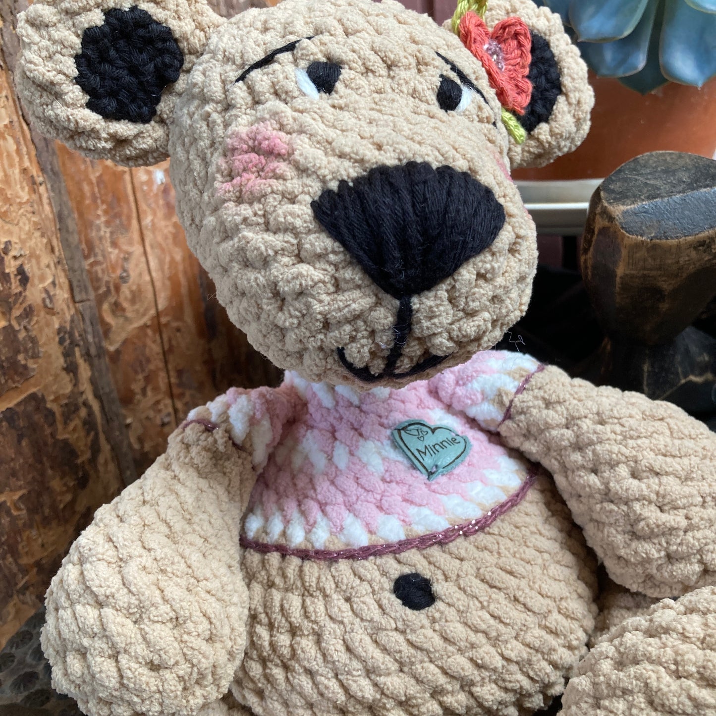 MINNIE L’OURSON - amigurumi à grosse bedaine - peut être personnalisé en PELUCHE DE NAISSANCE