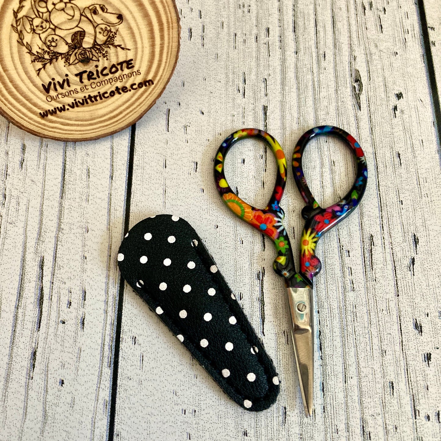 EMBROIDERY SCISSORS - COLORFUL FLOWERS pattern