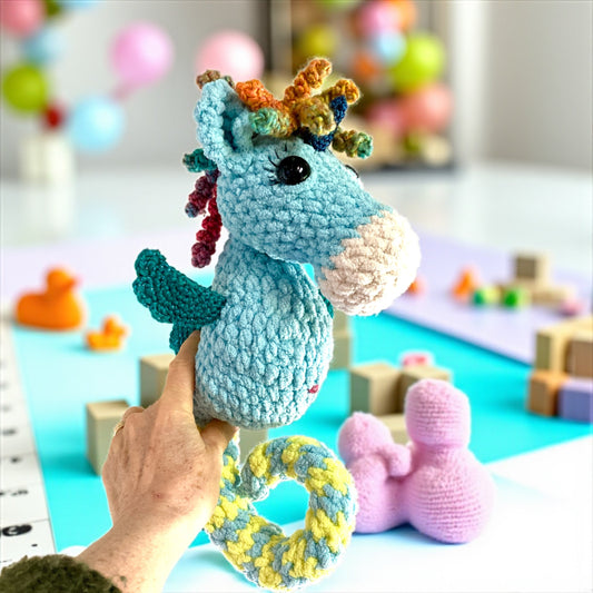 LA LILICORNE SCINTILLANTE, la petit licorne des mers bouclée aux jolie couleurs aquatiques