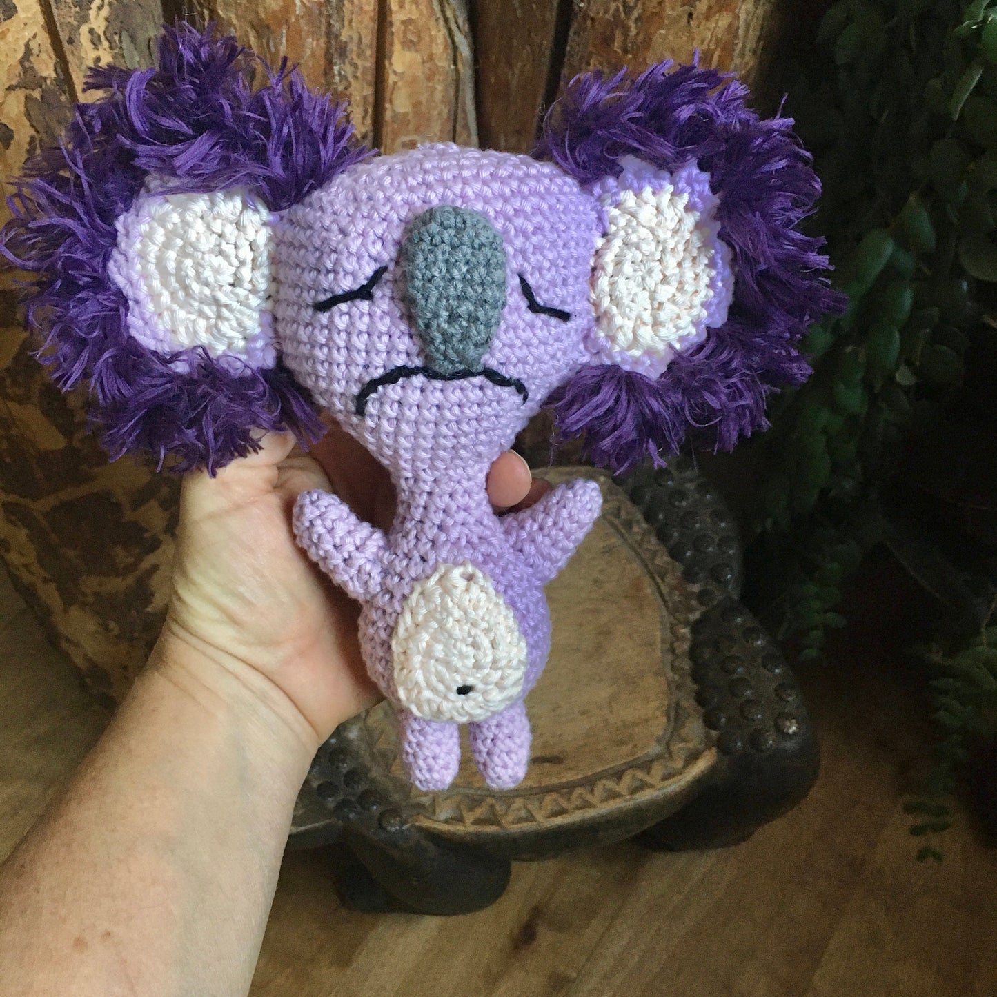 The Koa-Lala, crochet boss to download, French and English PDF, a little koala with 2 faces ... A joyful side and a sadder side.