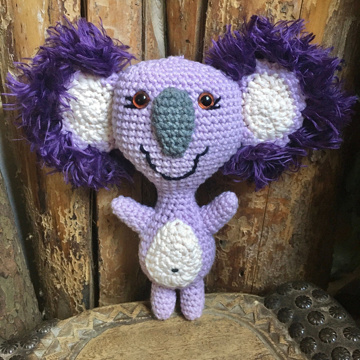 The Koa-Lala, crochet boss to download, French and English PDF, a little koala with 2 faces ... A joyful side and a sadder side.