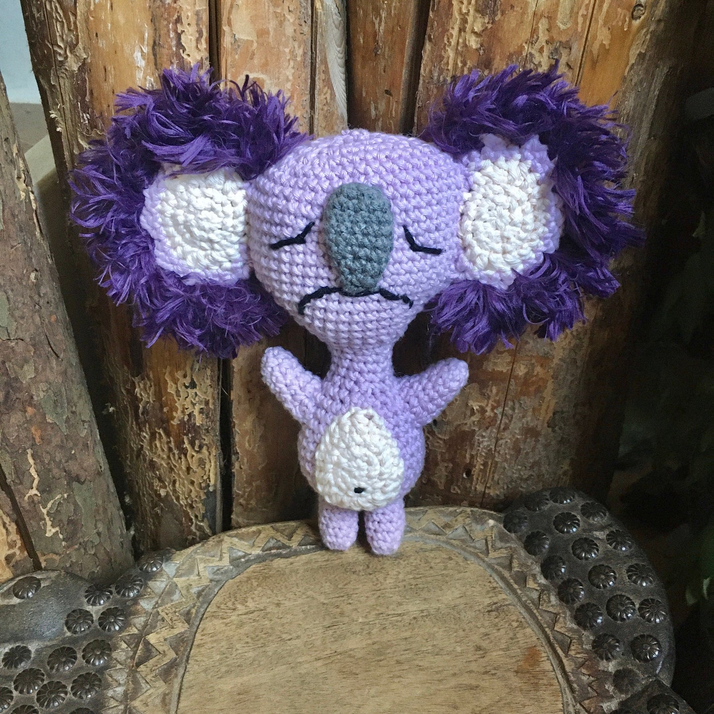 The Koa-Lala, crochet boss to download, French and English PDF, a little koala with 2 faces ... A joyful side and a sadder side.