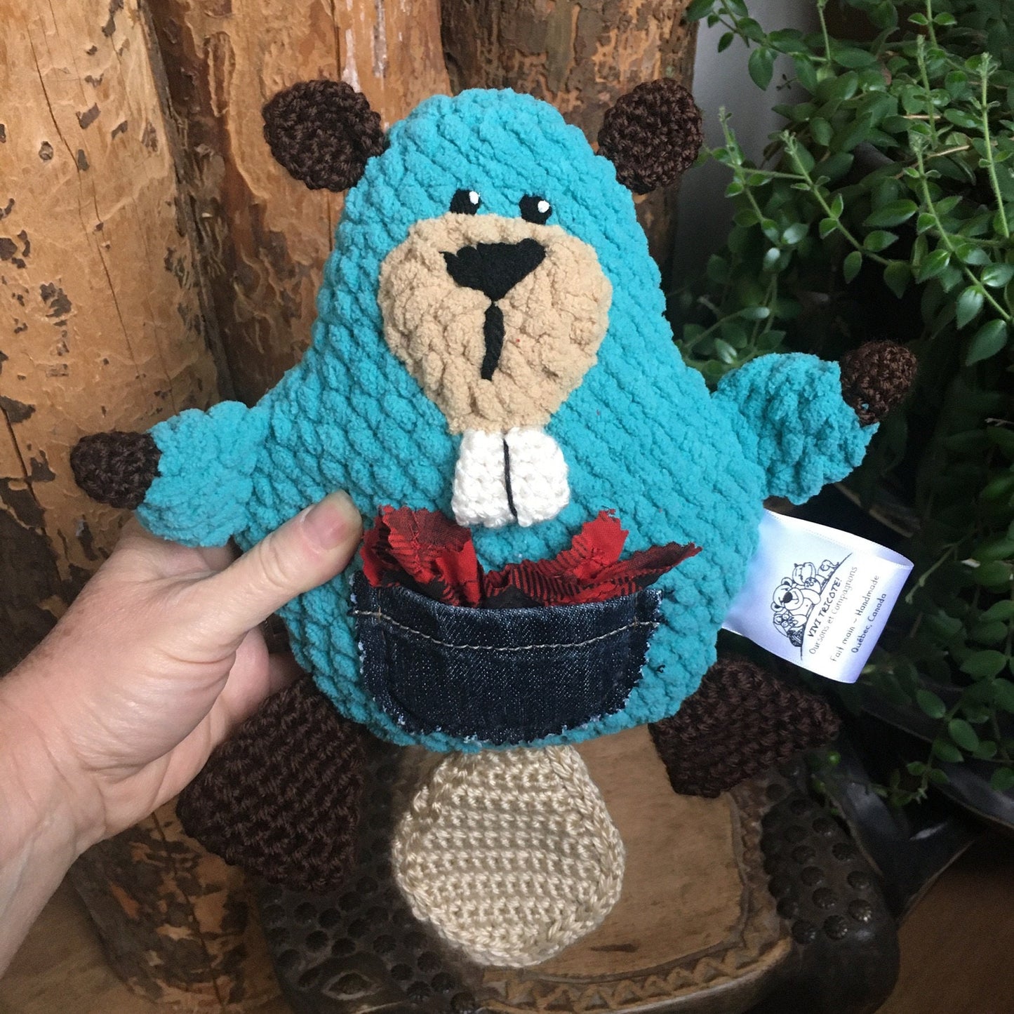 TIMÉO LE BÉBÉ CASTOR turquoise, beige et chocolat. Ami de la fée des dents, toutou peluche amigurumi de la forêt boréale