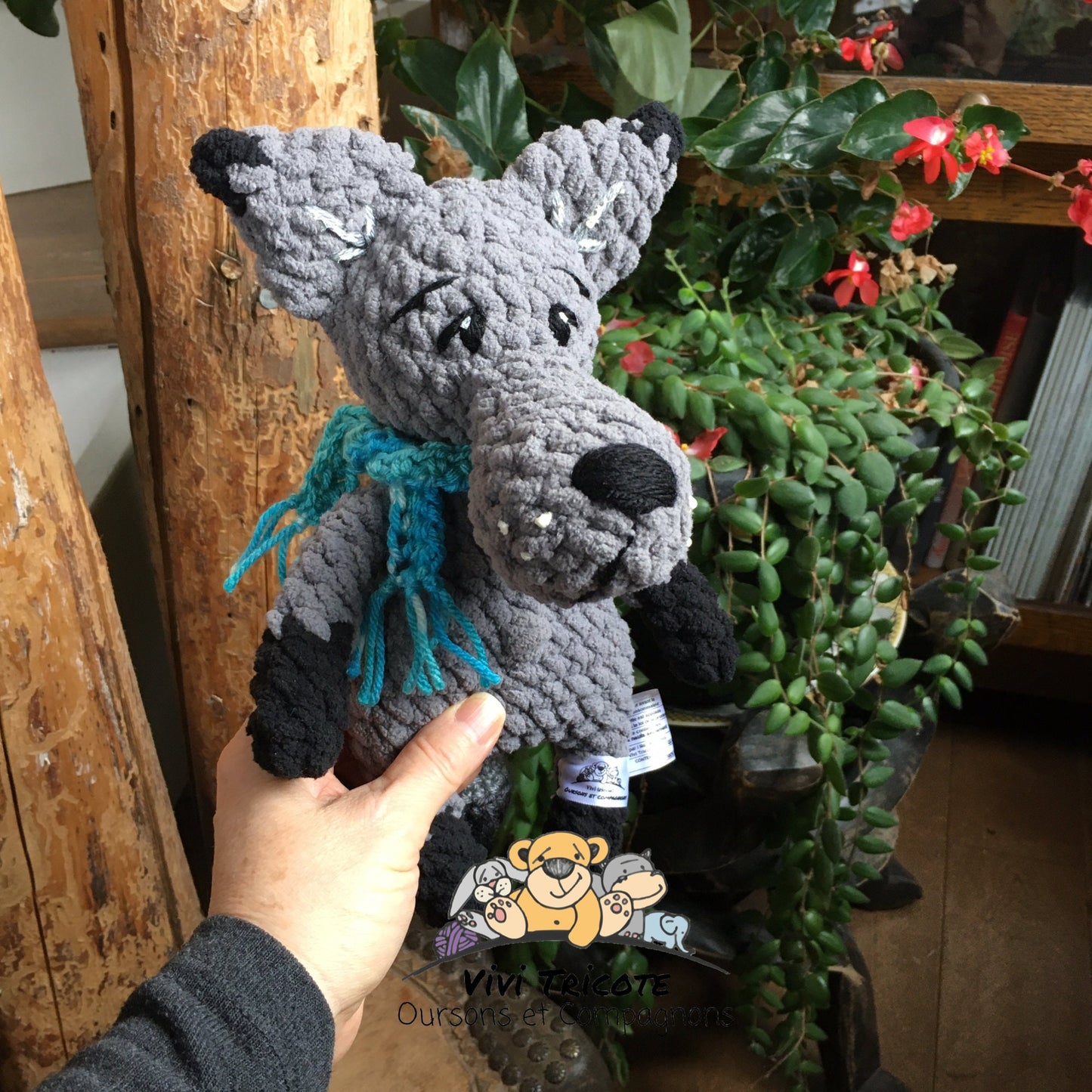 Mikaloup Le Petit Loup, crochet boss to download, French and English PDF
